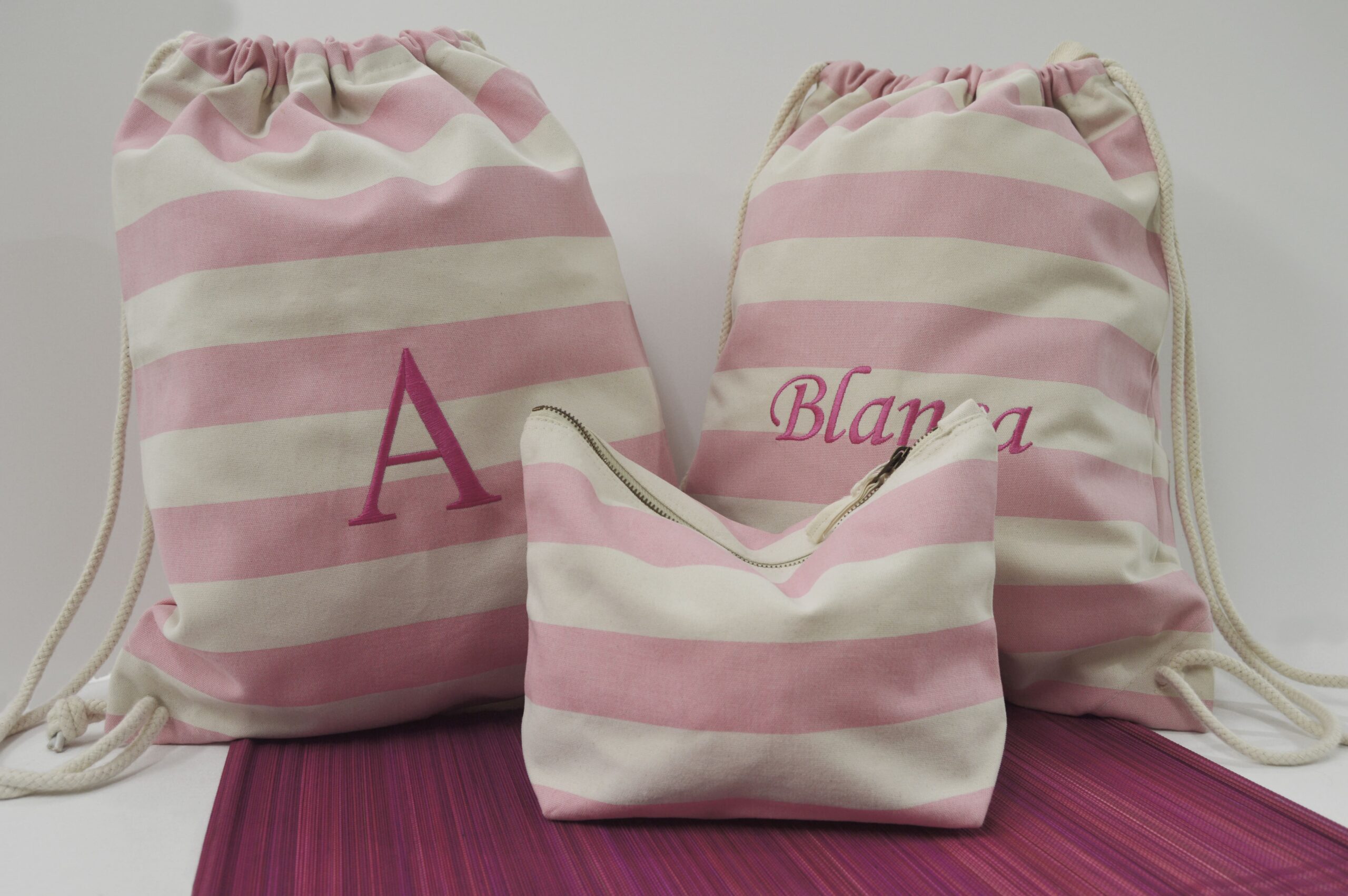 mochila neceser bordado personalizado rosa blanco